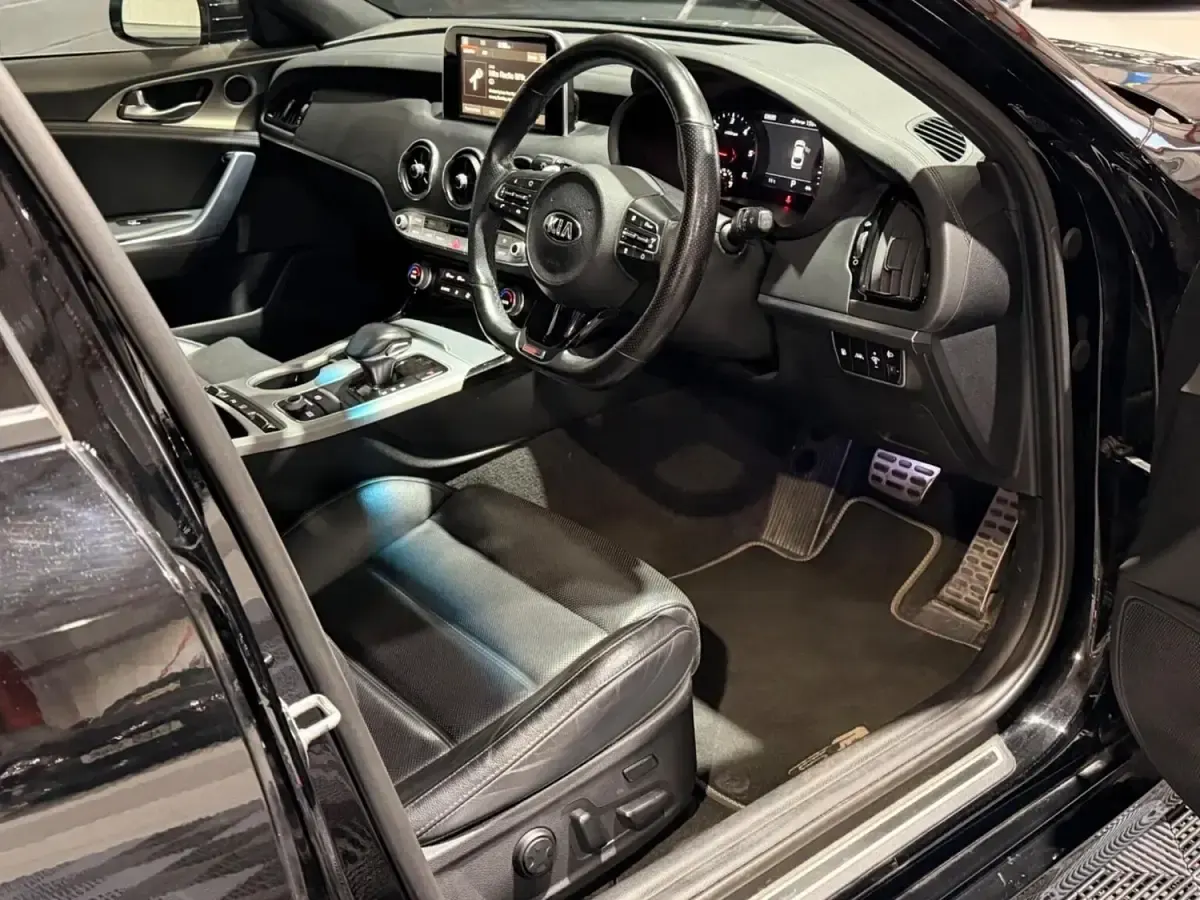 Używany Kia Stinger GT-Line 197 KM (144 kW) 2018 Czarny Hatchback