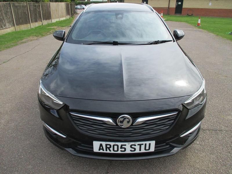 Second-hand Vauxhall Insignia SRi 165 CP (121 kW) 2018 Negru Break