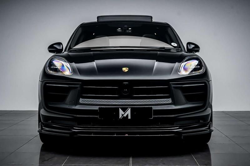 Used Porsche Macan 440 HP (323 kW) 2022 Black SUV
