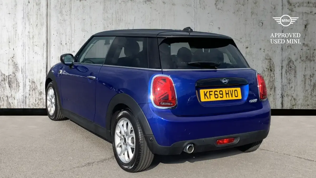 Used Mini Cooper Classic 134 HP (98 kW) 2019 Blue Hatchback