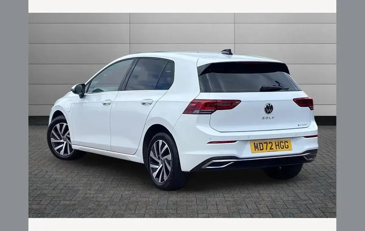 Used VW Golf VIII Style 201 HP (147 kW) 2022 White Hatchback