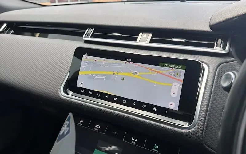 Used Land Rover Range Rover Velar SE Dynamic 249 HP (183 kW) 2019 White SUV