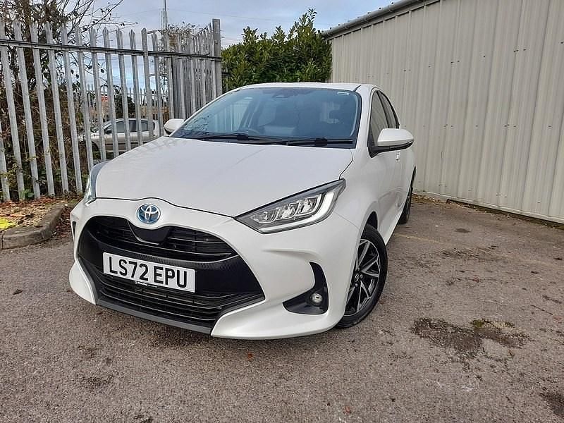Used Toyota Yaris Hybrid Design 2022 White Hatchback