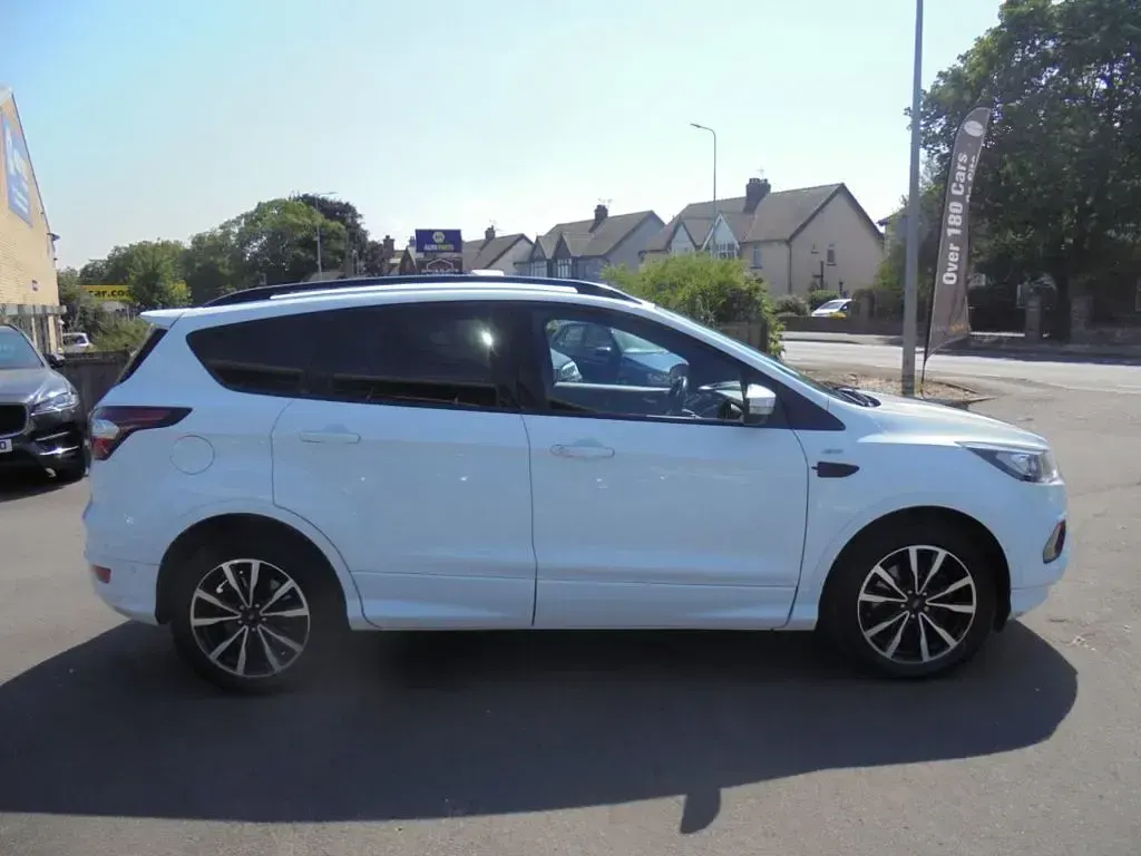 Used Ford Kuga ST-Line 150 HP (110 kW) 2017 White SUV