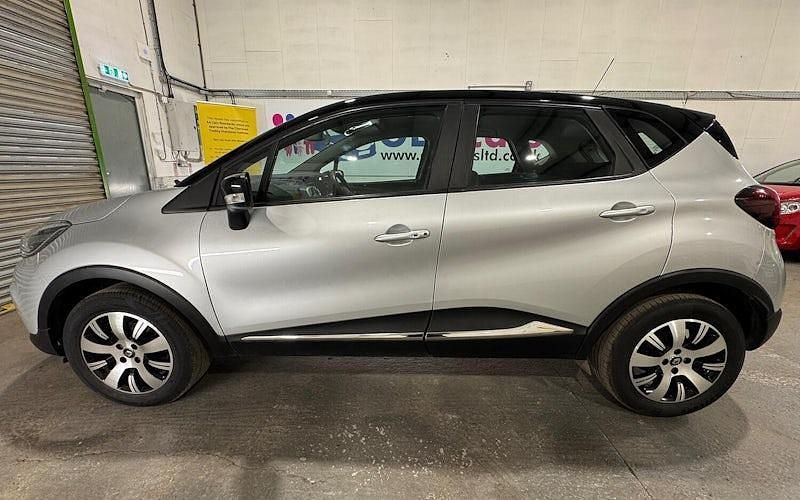 Used Renault Captur Play 90 HP (66 kW) 2018 Silver SUV
