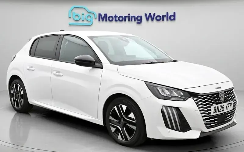 Second-hand Peugeot 208 Allure 101 CP (74 kW) 2025 Hatchback