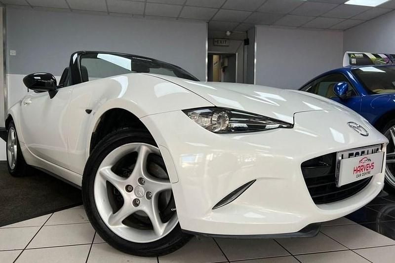 Used Mazda MX5 Inclusive 130 HP (95 kW) 2015 White Cabriolet