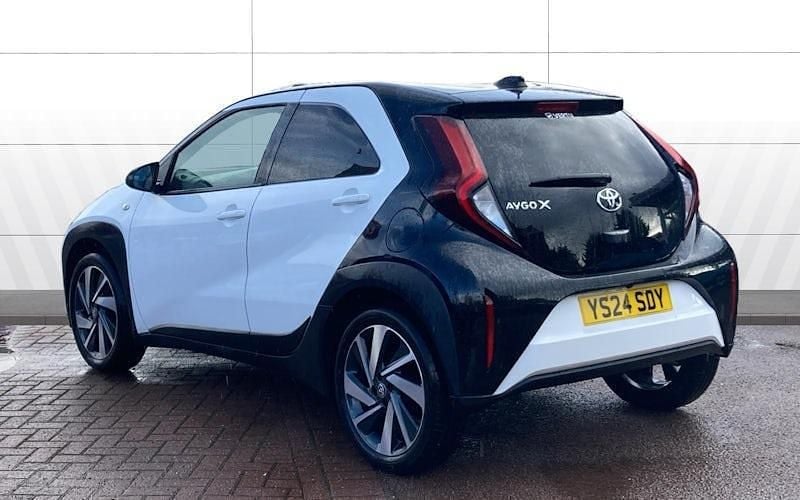Used Toyota Aygo X 72 HP (52 kW) 2024 White SUV