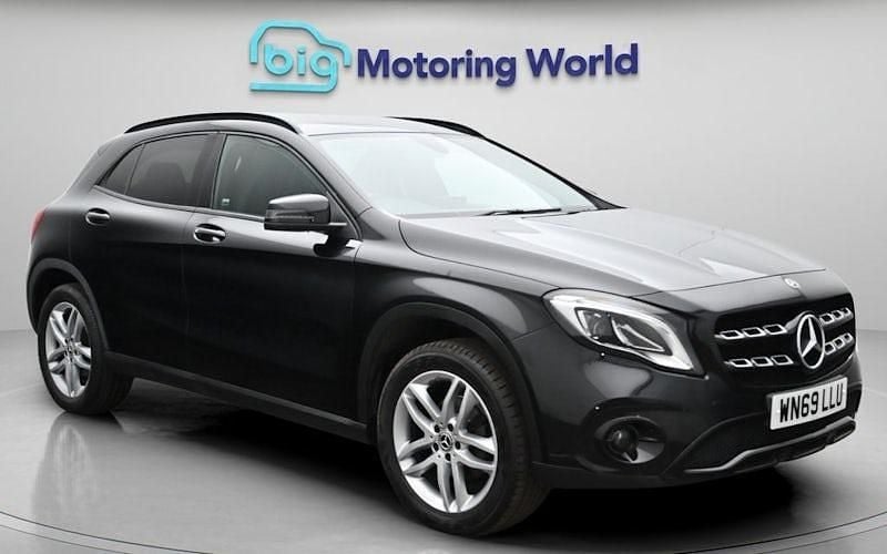 Used Mercedes GLA180 Urban 122 HP (89 kW) 2019 Black SUV