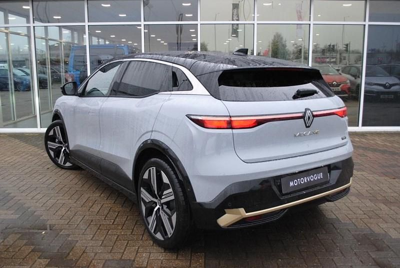 Used Renault Megane E-Tech Iconic 160 kW (218 HP) 2023 Grey/black Hatchback
