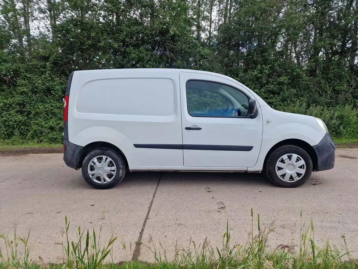 Used Renault Kangoo 90 HP (66 kW) 2012 White MPV