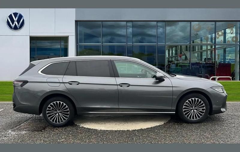Used VW Passat Elegance 200 HP (147 kW) 2025 Grey Estate