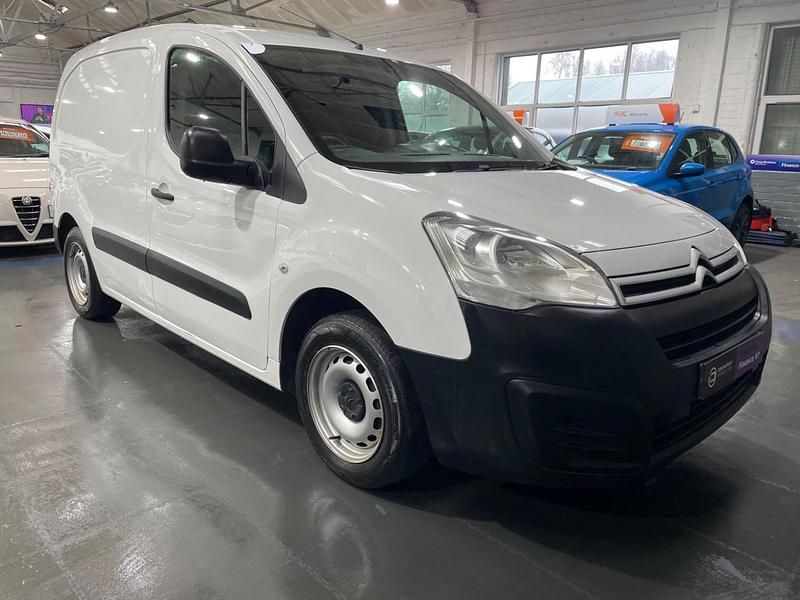 Used Citroën Berlingo 75 HP (55 kW) 2017 White MPV