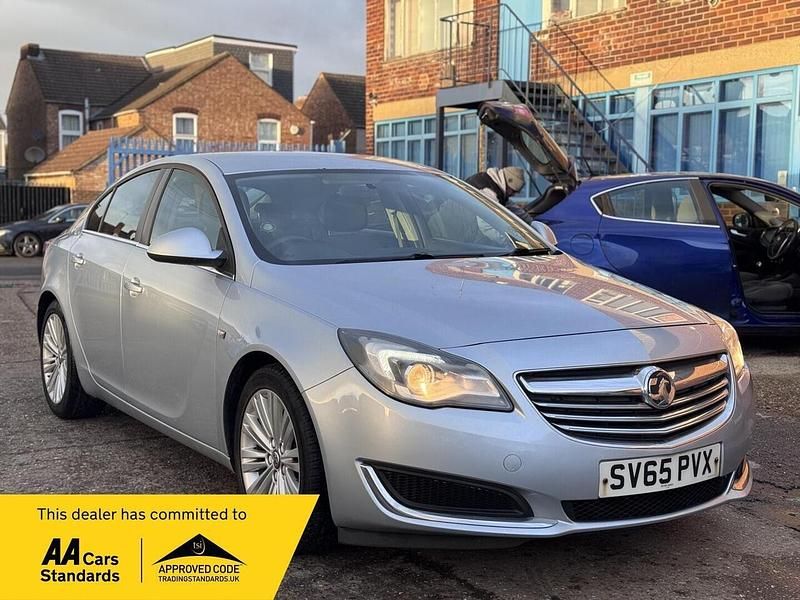 Second-hand Vauxhall Insignia 2015 Argintiu Hatchback