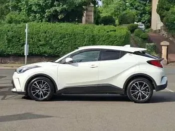 Used Toyota C-HR 122 HP (89 kW) 2021 White SUV