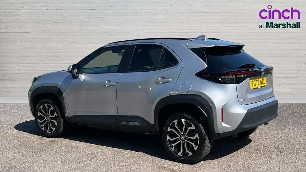 Used Toyota Yaris Cross Design 113 HP (83 kW) 2024 Silver SUV