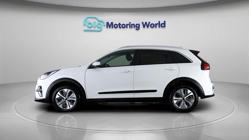 Used Kia Niro 150 kW (204 HP) 2022 White SUV