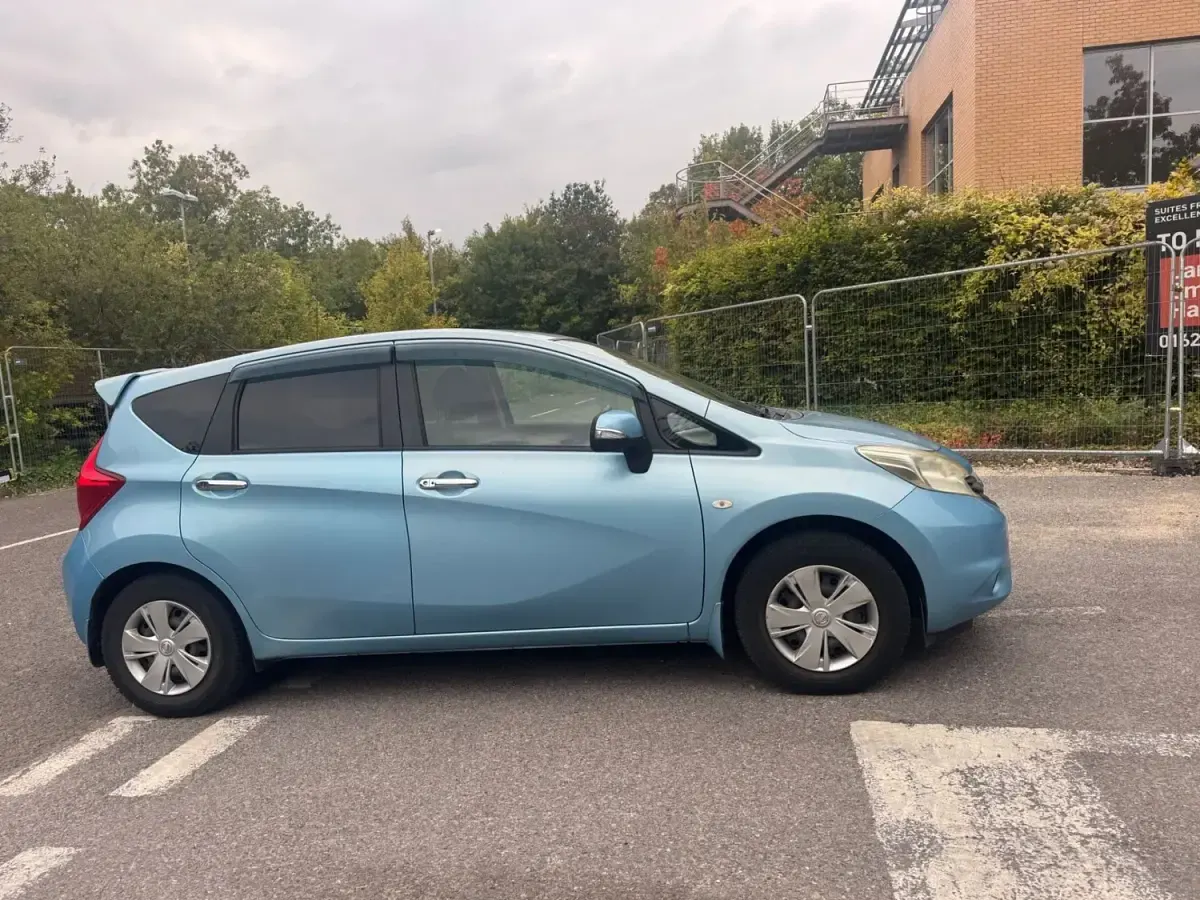 Używany Nissan Note 2024 Srebrny