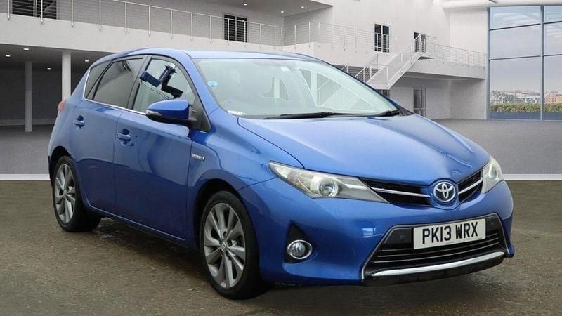 Blue Used 2013 Toyota Auris Hybrid Hatchback | £8,490 (Fair price) - Image 1/4