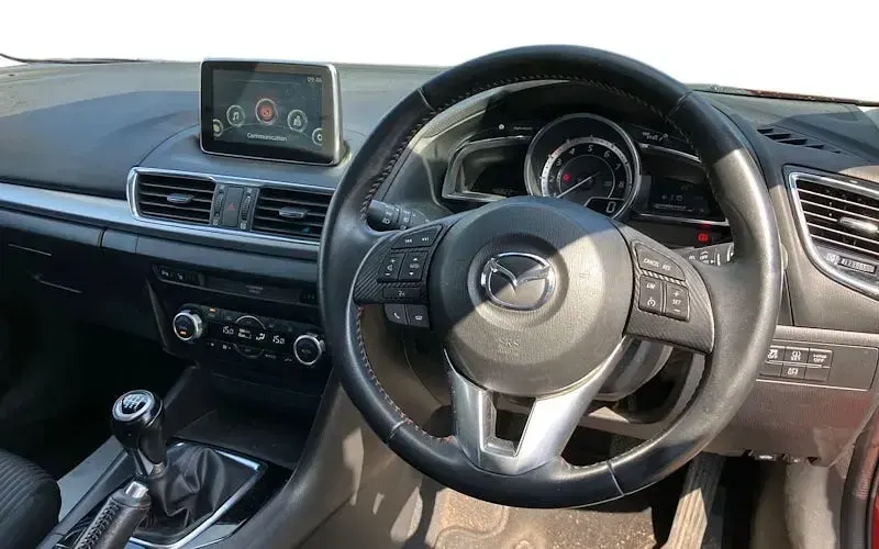 Used Mazda 3 Inclusive 165 HP (121 kW) 2016 Red Hatchback