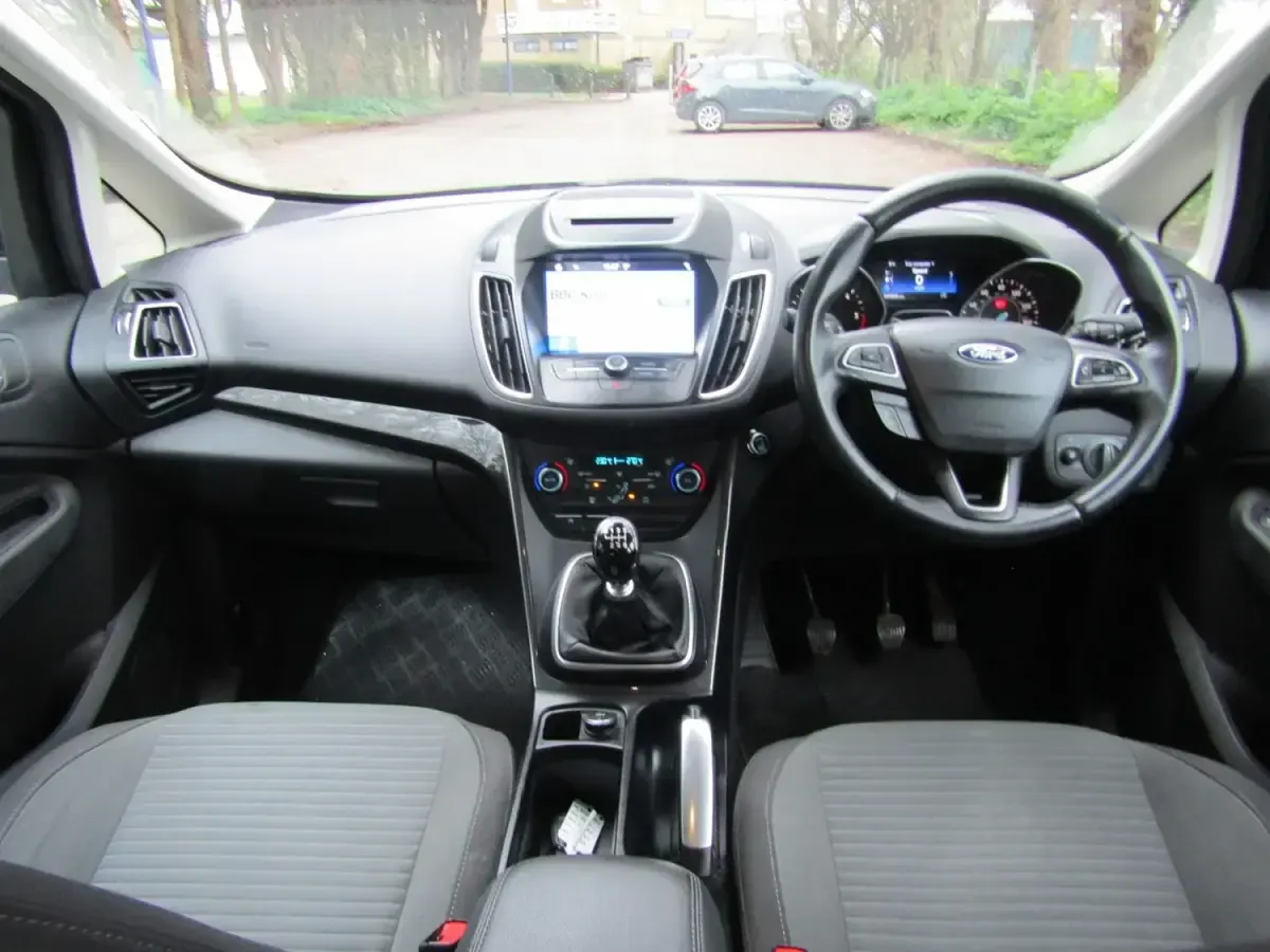 Usado Ford C-MAX Titanium 120 HP (88 kW) 2018 Cinzento Monovolume