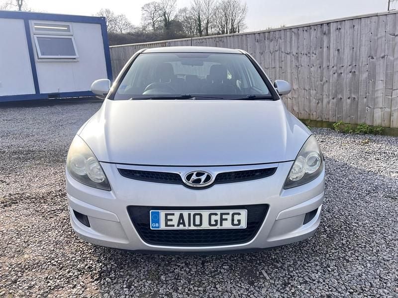 Used Hyundai i30 Comfort 115 HP (84 kW) 2010 Silver Hatchback