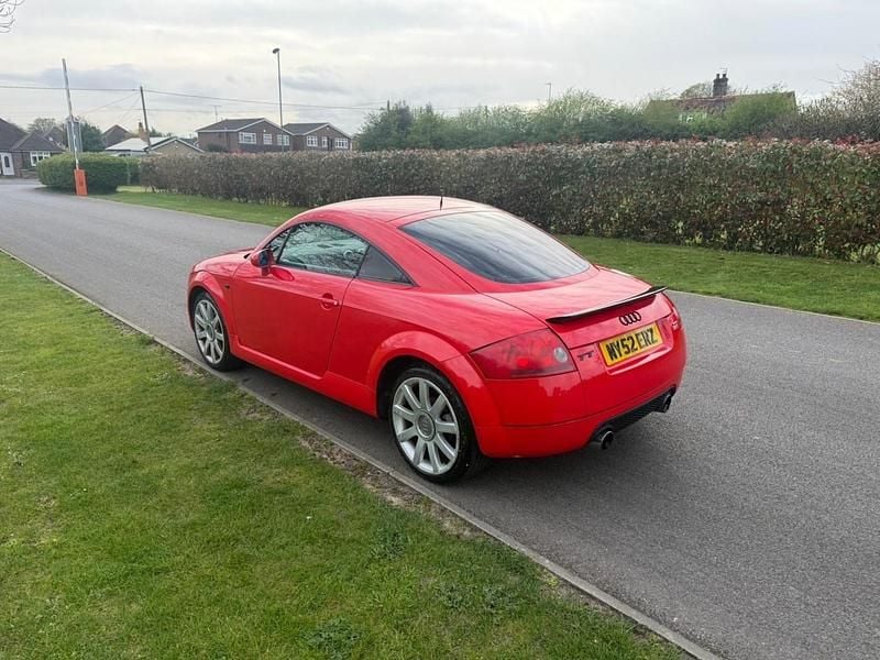 Begagnad Audi TT 225 HK (165 kW) 2003 Röd Sportkupé