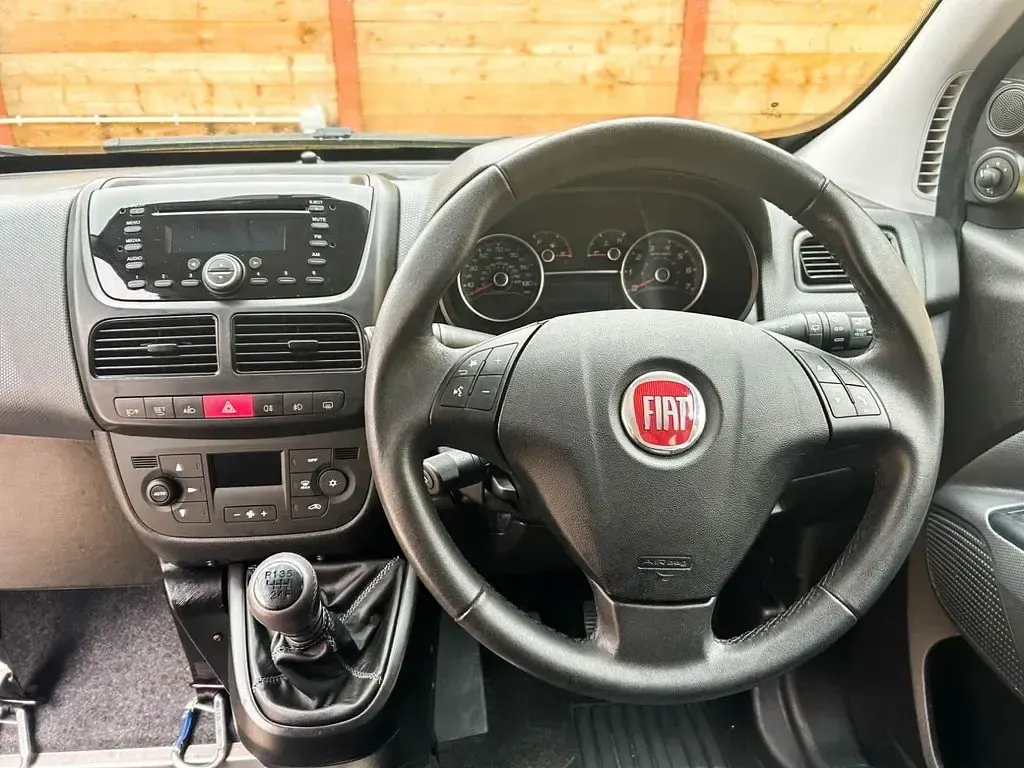 Used Fiat Doblò Lounge 2018 Red MPV