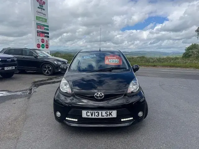 Gebraucht Toyota Aygo 68 PS (50 kW) 2013 Schwarz Kleinwagen