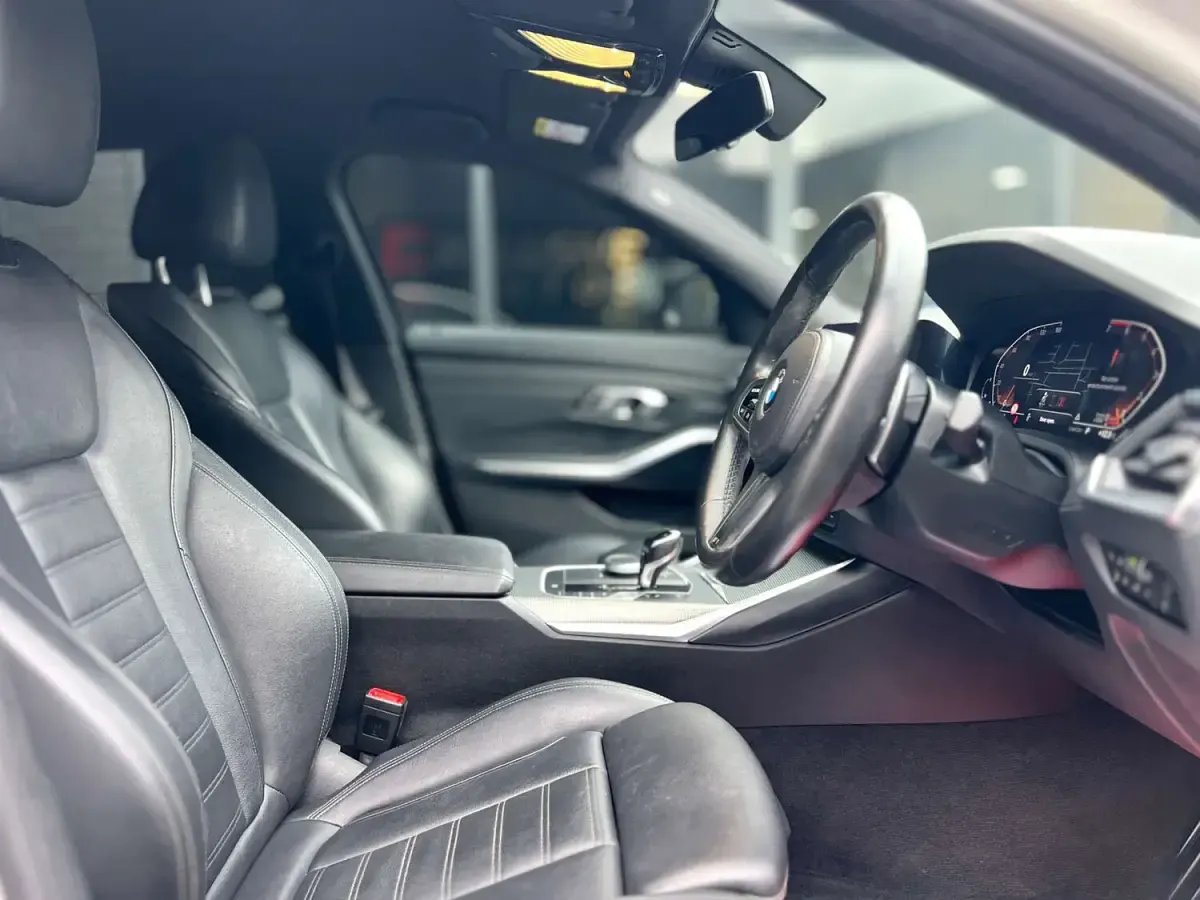 Używany BMW 320 M Sport 184 KM (135 kW) 2020 Biały Sedan/Limuzyna