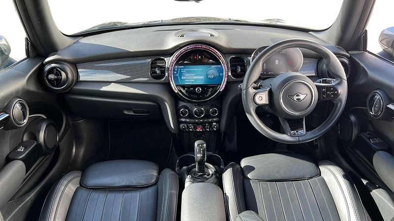Usado Mini Cooper Exclusive 134 HP (98 kW) 2023 Preto Citadino