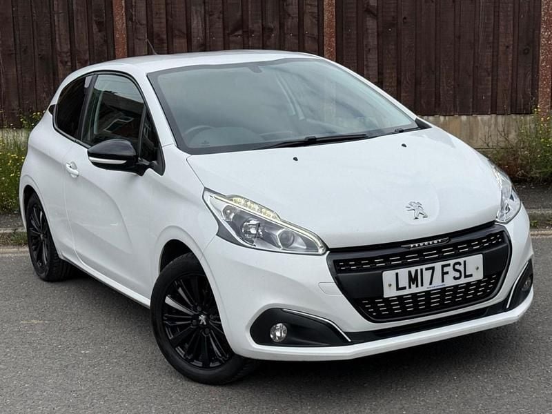 White Used 2017 Peugeot 208 Hatchback | £3,395 (Good price) - Image 1/4