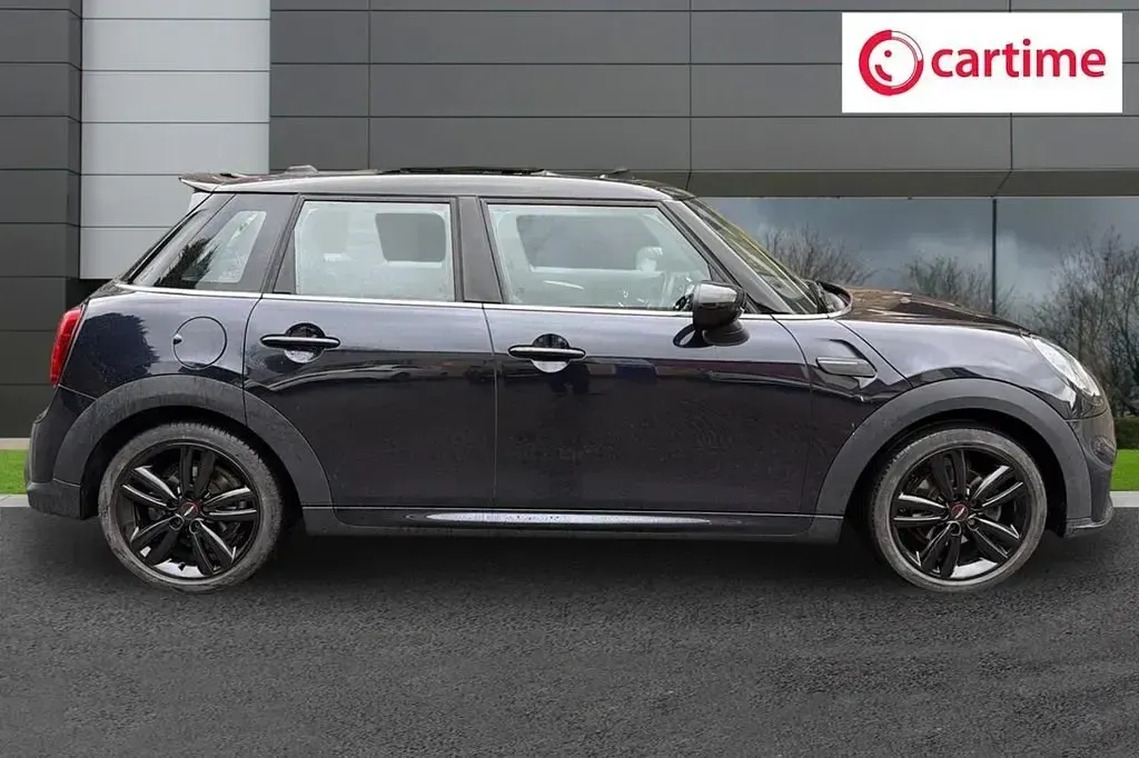 Usado Mini Cooper Hatch 136 CV (100 kW) 2022 Negro Utilitario
