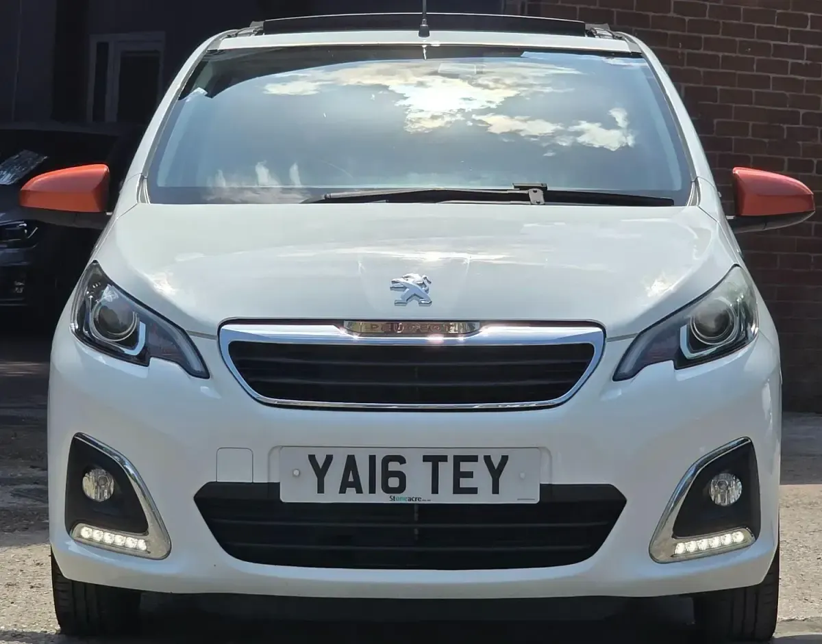 Used Peugeot 108 Roland Garros 82 HP (60 kW) 2016 White Hatchback