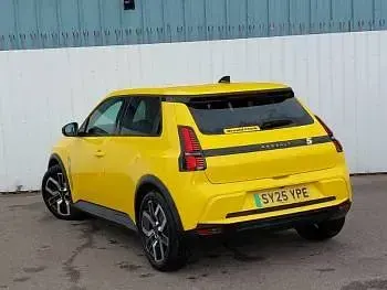 Used Renault R5 Komfort 110 kW (150 HP) 2025 Yellow Hatchback