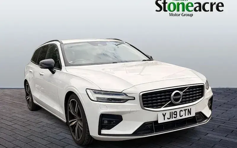 Used Volvo V60 R-Design 150 HP (110 kW) 2019 Estate