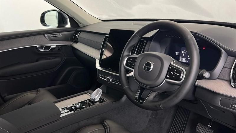 New Volvo XC90 Plus 247 HP (181 kW) 2025 Silver SUV