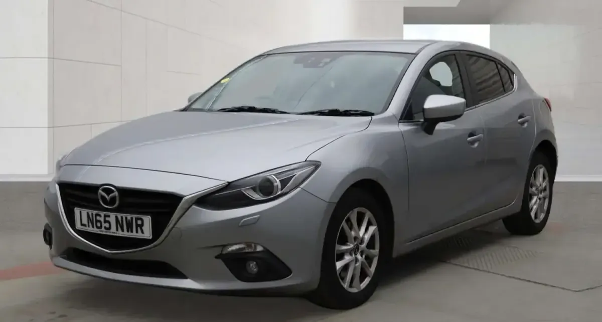 Usado Mazda 3 165 HP (121 kW) 2015 Prateado Citadino