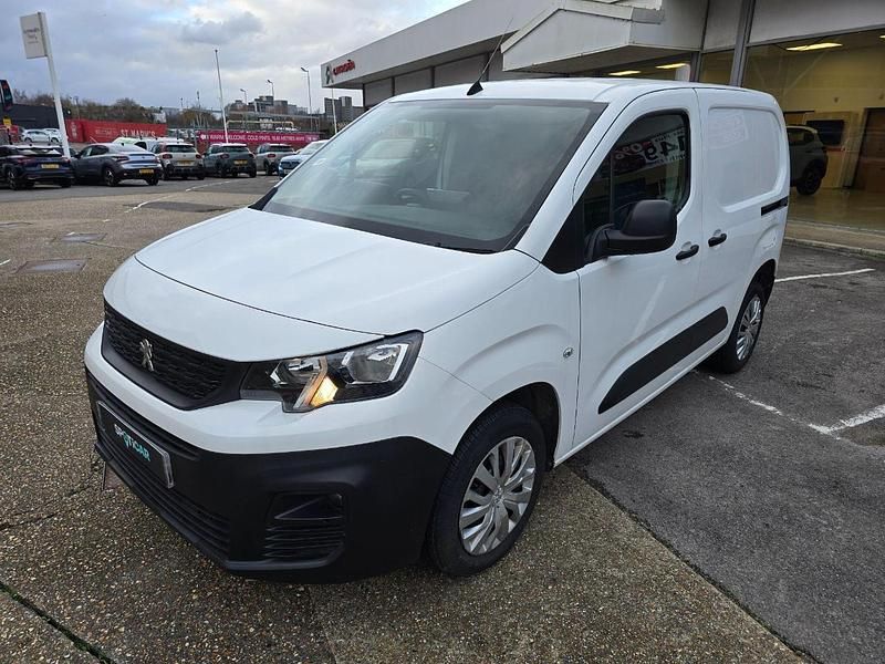 Used Peugeot Partner Premium 100 HP (73 kW) 2021 White MPV