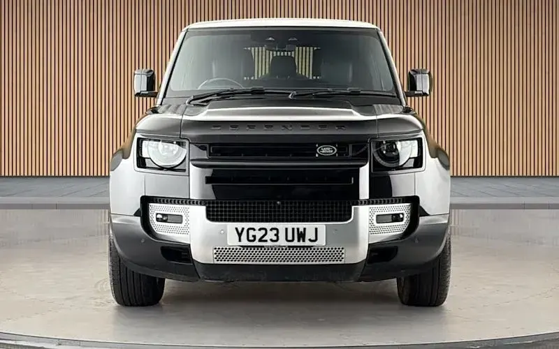 Used Land Rover Defender HSE 250 HP (183 kW) 2023 Black SUV