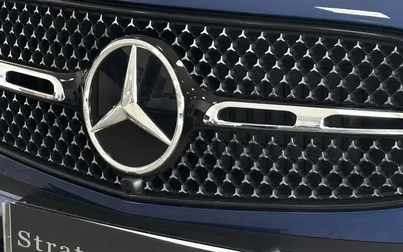Used Mercedes GLC300e Urban 313 HP (230 kW) 2025 Blue SUV