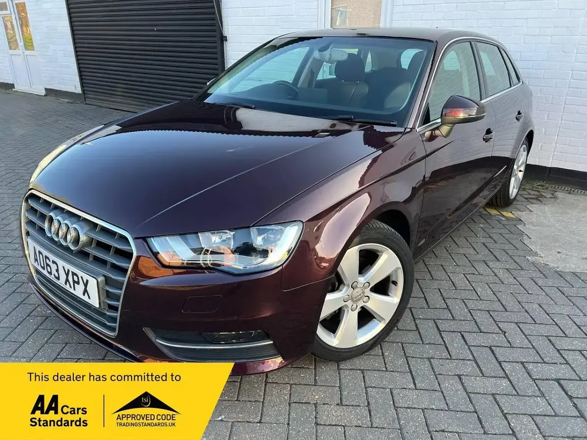 Begagnad Audi A3 Sportback Sport 122 HK (89 kW) 2013 Röd Halvkombi