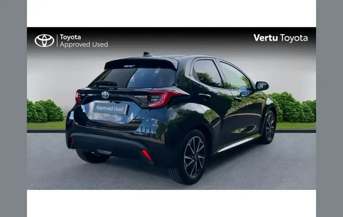 Used Toyota Yaris Design 116 HP (85 kW) 2023 Black Hatchback