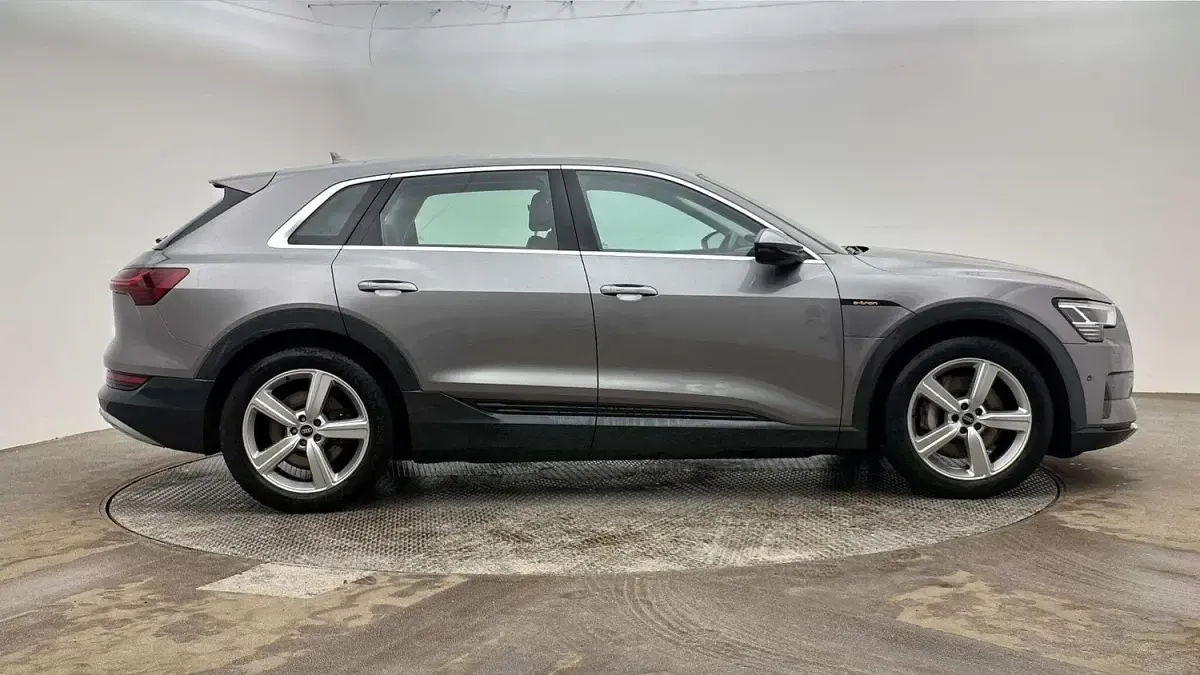 Used Audi e-tron Business 230 kW (313 HP) 2022 Grey SUV