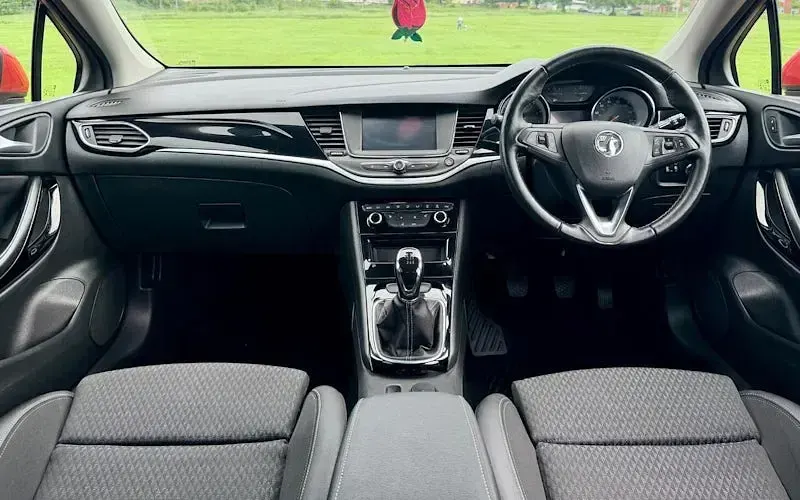 Used Vauxhall Astra 150 HP (110 kW) 2019 Red Hatchback