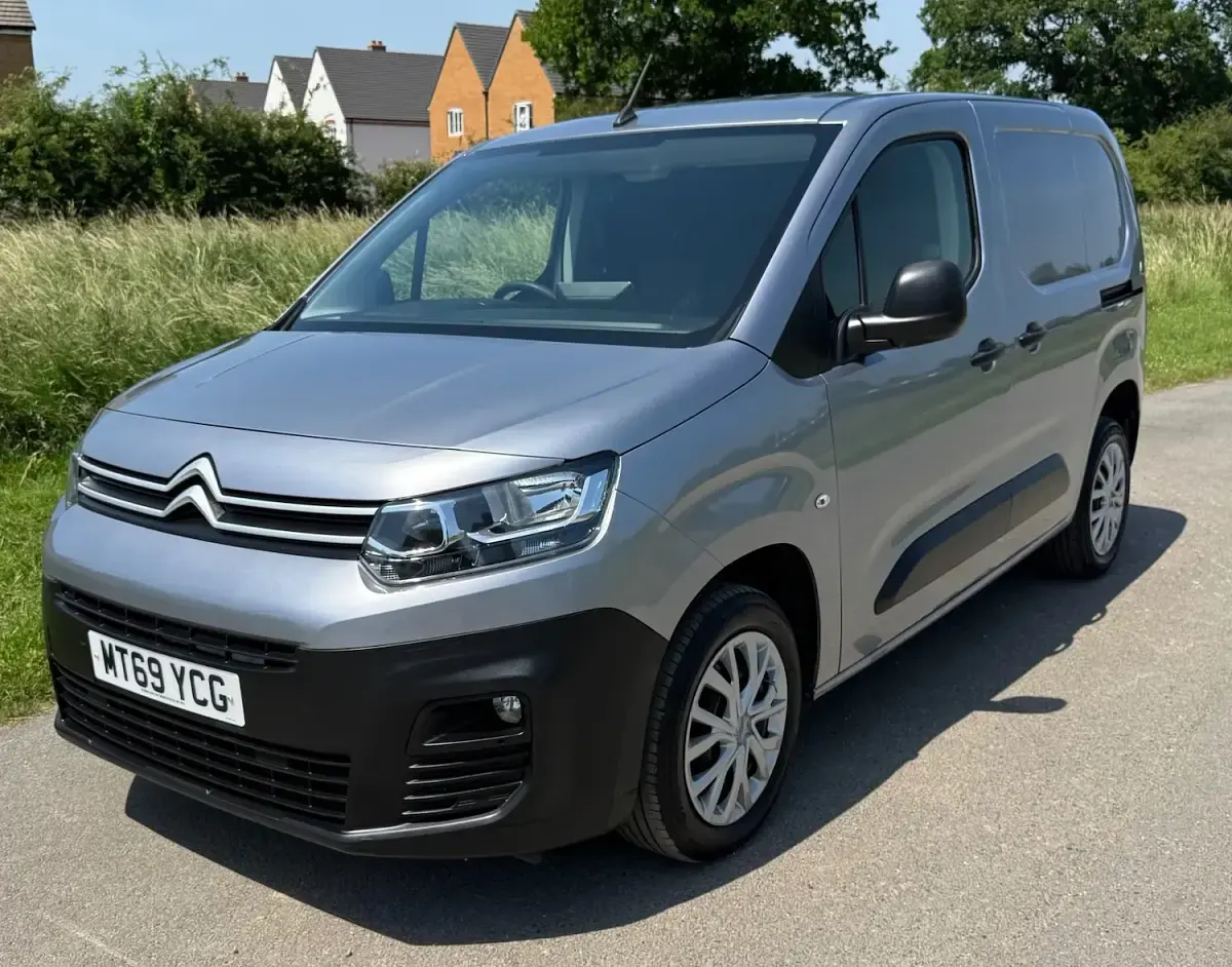 Used Citroën Berlingo 100 HP (73 kW) 2019 Grey MPV