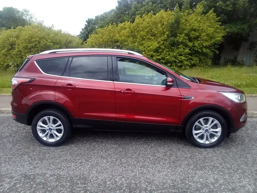 Used Ford Kuga Titanium 120 HP (88 kW) 2017 Red SUV