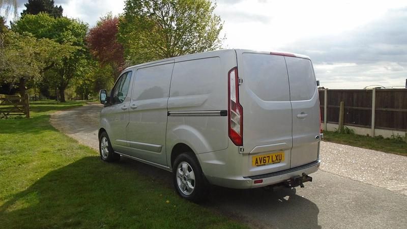 Used Ford Transit Custom Limited 170 HP (125 kW) 2017 Silver Van