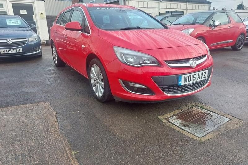 Used Vauxhall Astra Elite 115 HP (84 kW) 2015 Red Estate
