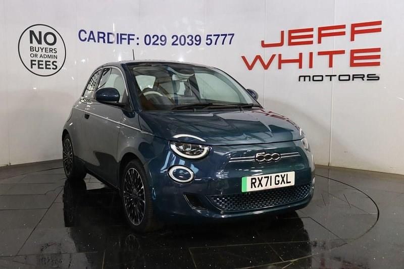 Green Used 2021 Fiat 500e La Prima Hatchback | £12,988 (Fair price) - Image 1/4